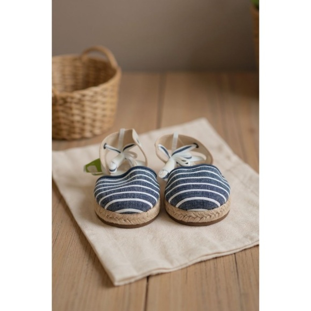 NWT Crazy‎ 8 Girls Closed Toe Nautical Sandals Size 13 With Lace Up Ankle Straps